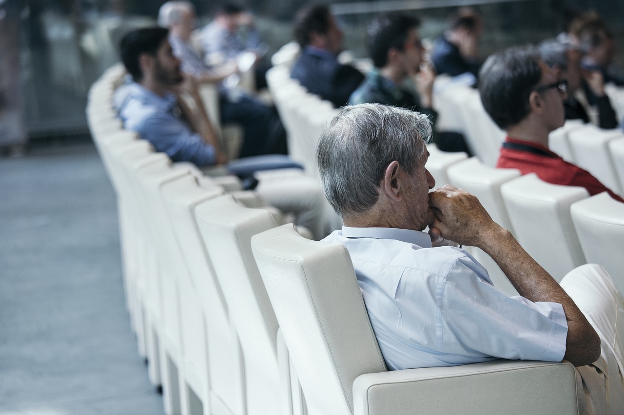 新疆持续深化反腐斗争，构建清正廉洁的社会环境——最新反腐消息