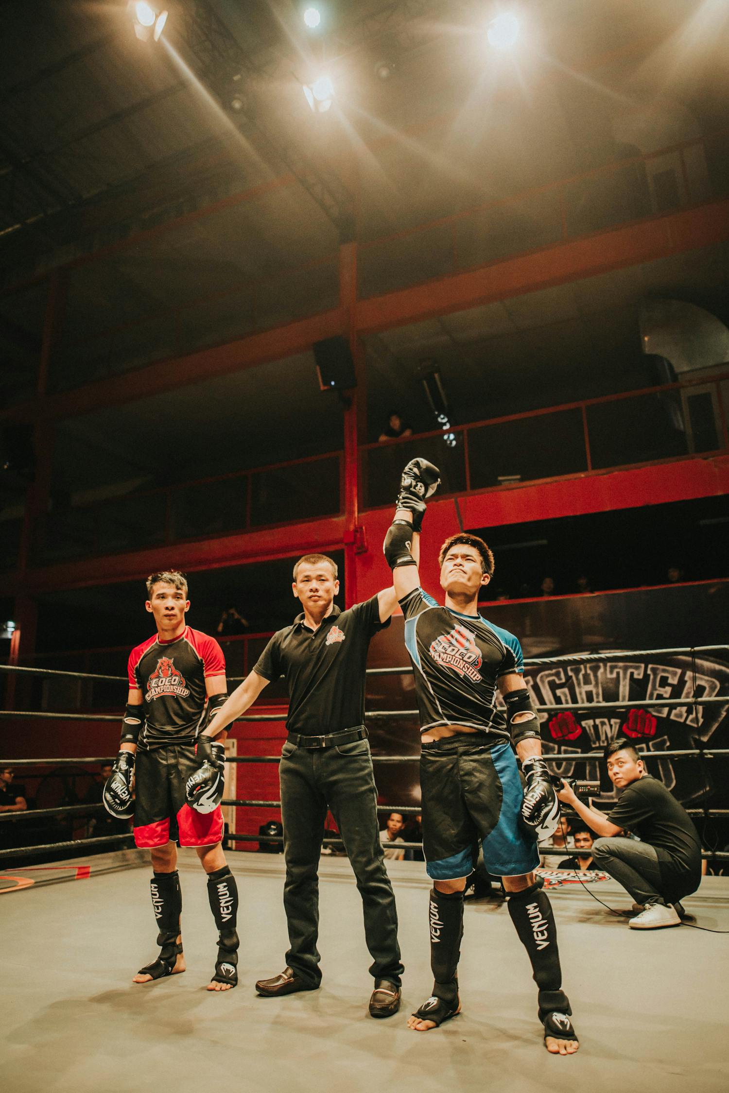 WWE最新赛事，热血碰撞，荣耀之战！